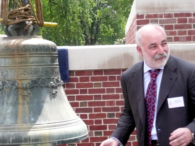 Victor Vekselberg ringing the bell